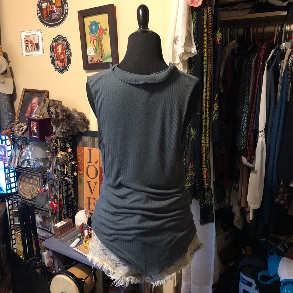 🌺Charcoal Ribbed Tank🌺 - Picture 2 of 4
